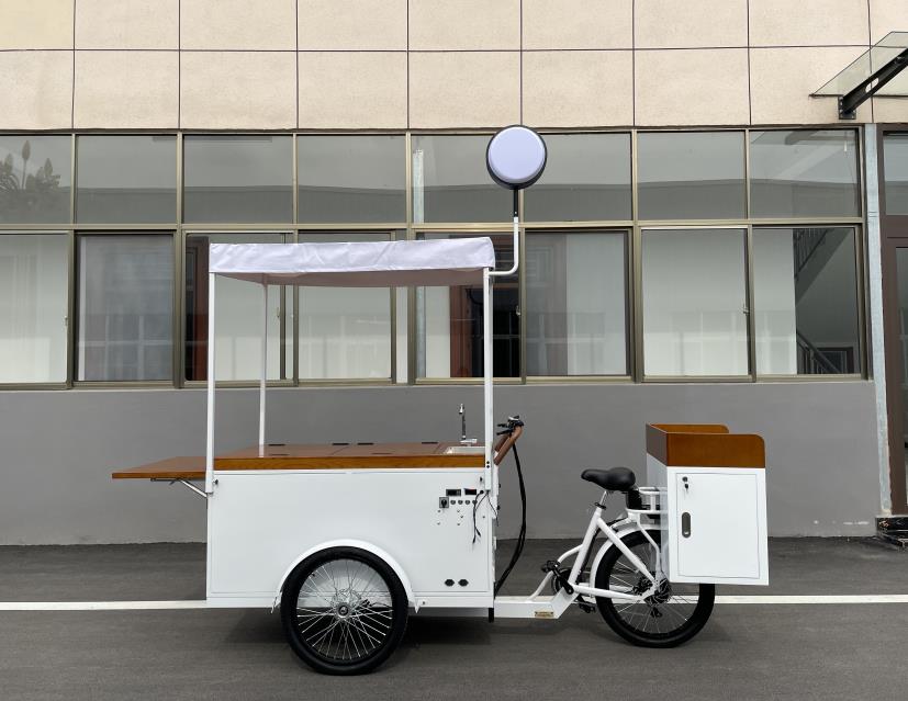 Creative ice cream tricycle: a new choice for summer sweetness